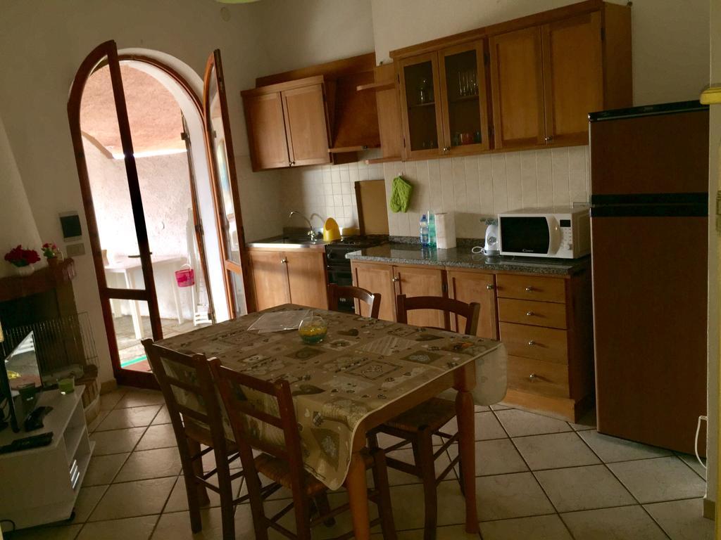 Appartamenti In Villa La Marinedda イーゾラ・ロッサ エクステリア 写真
